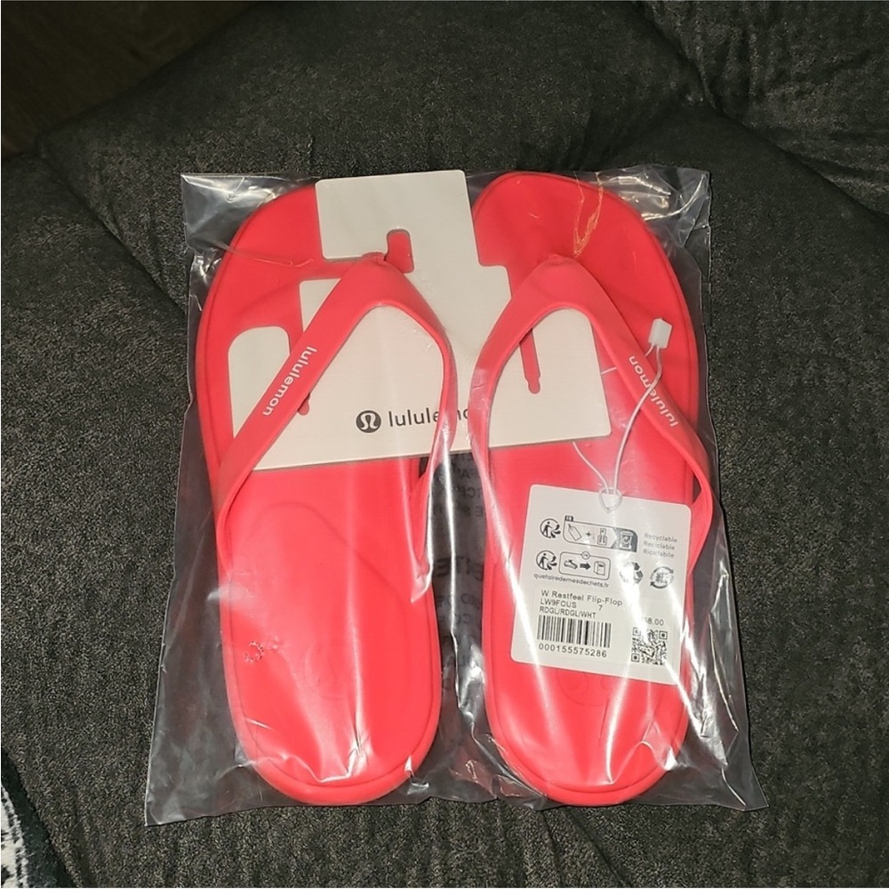 Lululemon Nwts W Restfeel Flip Flop Sz 7 RDGL/WHT